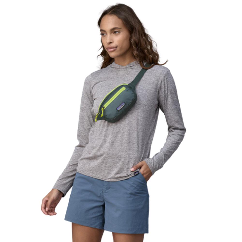 Patagonia Ultralight Black Hole Mini Hip Pack 1L Nouveau Green Summits Outdoor