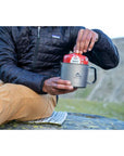 MSR Titan Titanium Kettle 900ML can contain gas hand