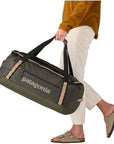 Patagonia Black Hole Duffel 55L (Pine Needle Green) carry
