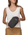 Patagonia Black Hole Cube 3L (Black) holding