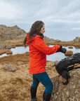 Trekmates Thaw Mitten (Black) taking off mitten