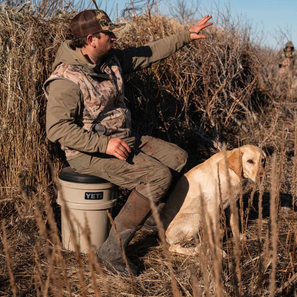 Yeti LoadOut Bucket Swivel Seat (Black) doggo