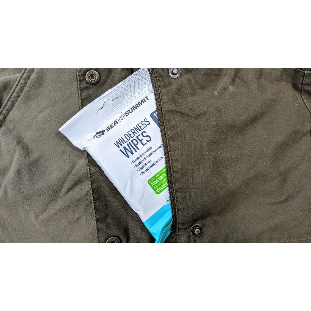 Sea To Summit Wilderness Wipes Compact - 12 Wipes in pocket
