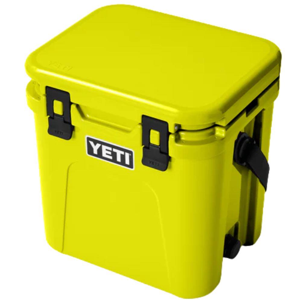 Yeti Roadie 24 Cool Box 2.0 (Firefly Yellow) closed lid