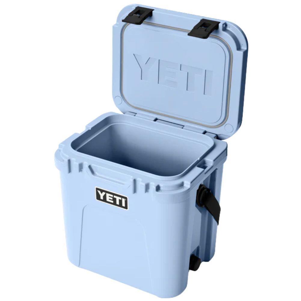 Yeti Roadie 24 Cool Box 2.0 (Big Sky Blue) lid up