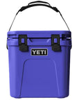 Yeti Roadie 24 Cool Box 2.0 (Ultramarine Violet) handle up