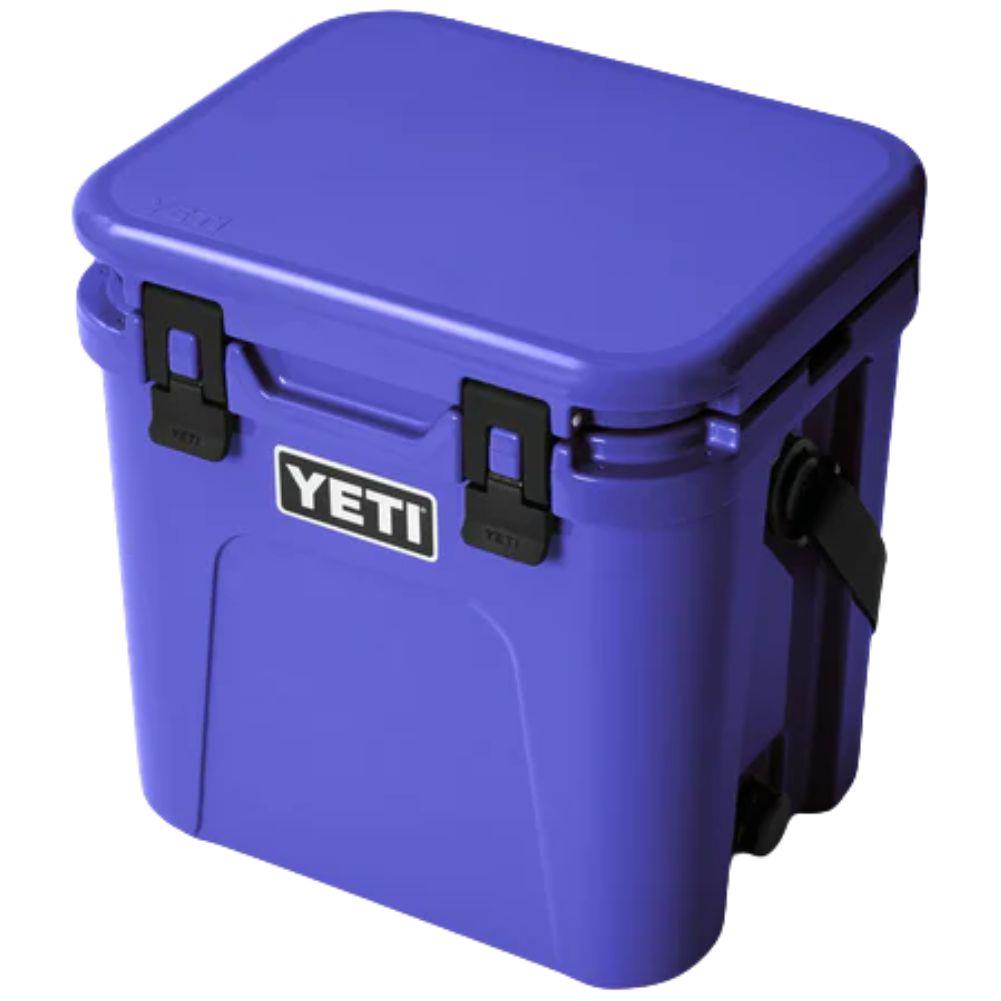 Yeti Roadie 24 Cool Box 2.0 (Ultramarine Violet) angle