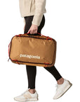 Patagonia Black Hole Mini MLC 30L (Talon Gold) carry