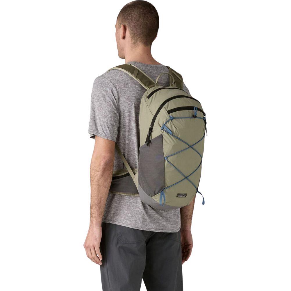 Patagonia Terravia Pack 22L - M (River Rock Green) back model