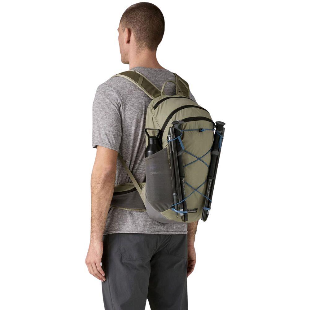 Patagonia Terravia Pack 22L - M (River Rock Green) pole back