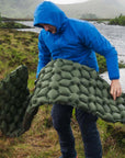 Highlander Nap-Pak Inflatable Sleeping Mat (Deep Blue) hold