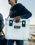 Yeti Roadie 15 Cool Box (Olive/King Crab Orange) carry