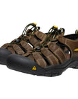 Keen Men's Newport Leather Sandals (Bison) pair