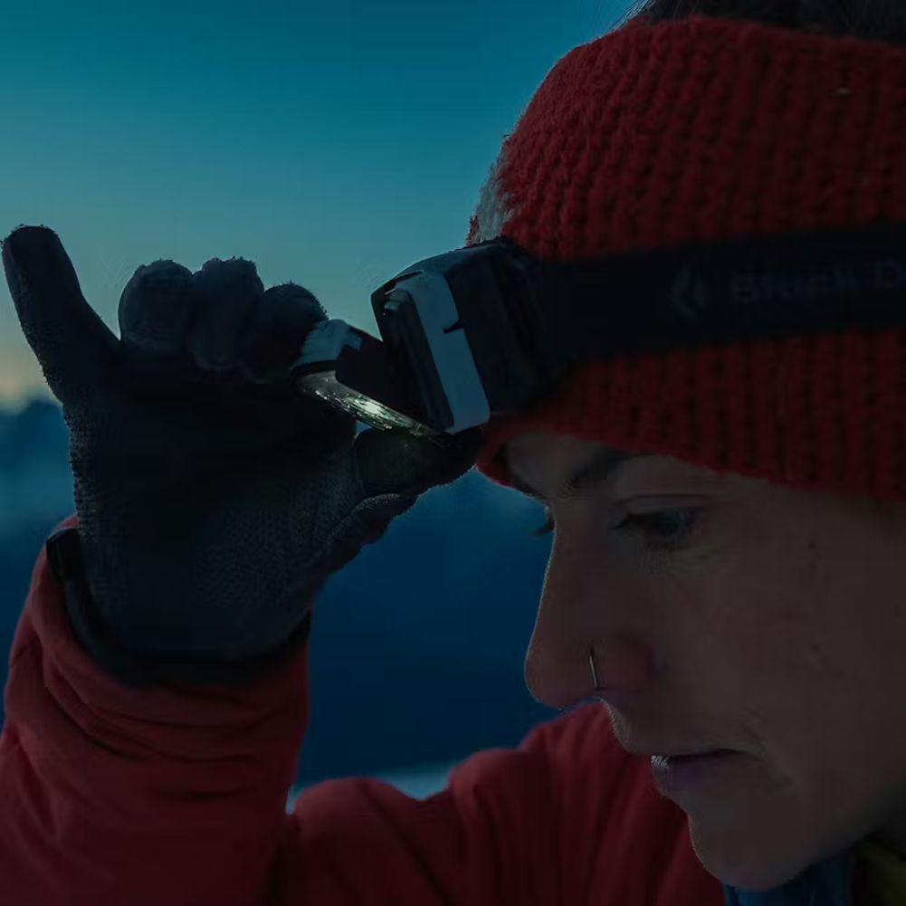 Black Diamond Distance LT 1100 Rechargeable Head Torch women tiliting
