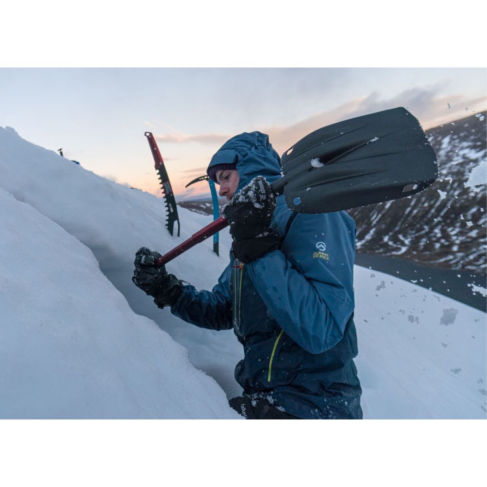 Black Diamond Transfer Shovel (2022) digging