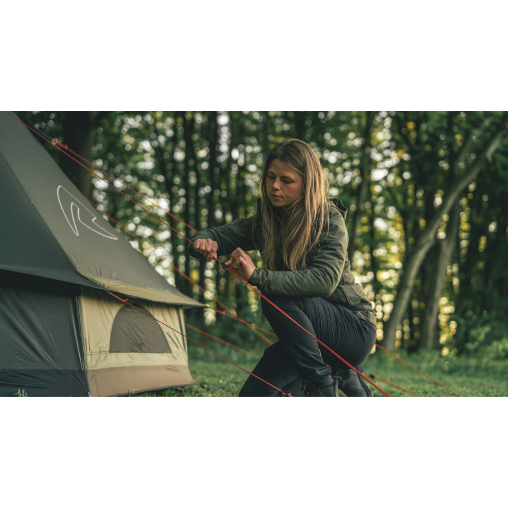 Robens Klondike PRS Tipi Tent (2024) women setting up