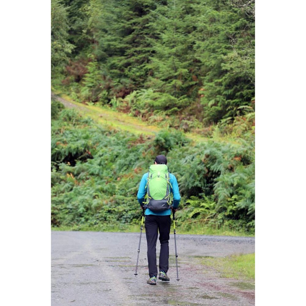 Vango Apex Air 30 Rucksack (Peridot Green) walking solo