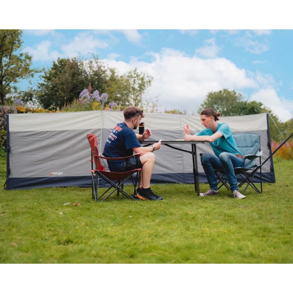 Vango Family TC Windbreak (Cloud Grey) couple
