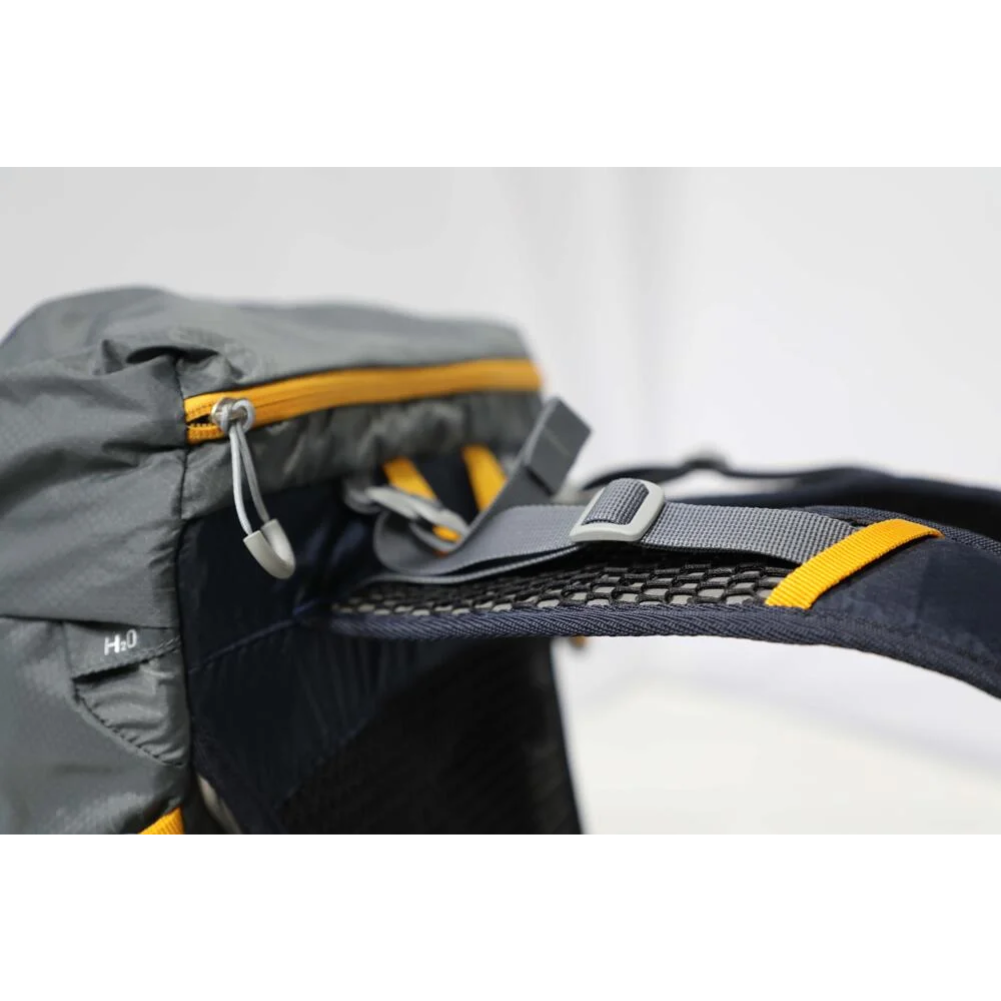 Vango Apex Air 40 Rucksack (Moonlit Ocean) top straps