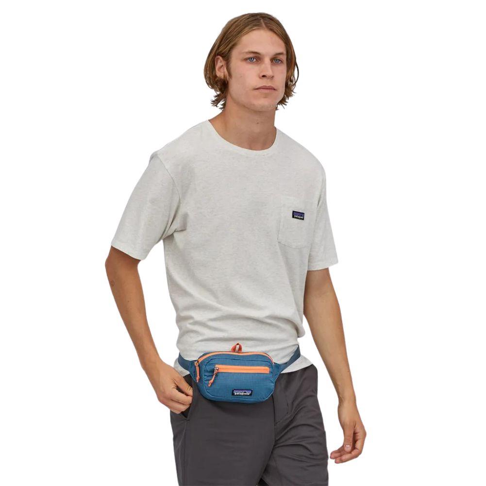 Patagonia Ultralight Black Hole® Mini Hip Pack 1L (Wavy Blue)