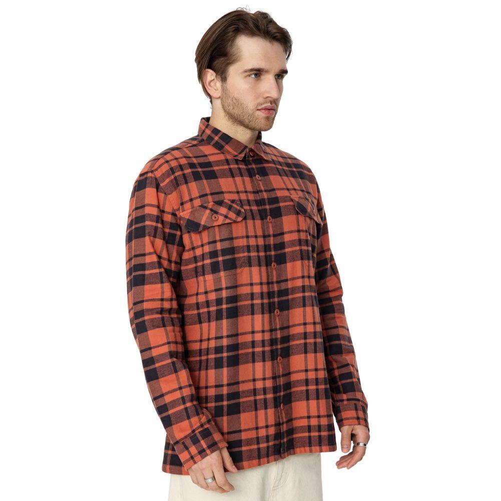 Patagonia Men's Insulated Organic Cotton Midweight Fjord Flannel Shirt  model angle