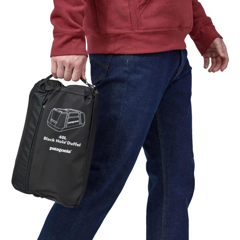 Patagonia Black Hole Duffel Bag 55L (Nouveau Green) packed up