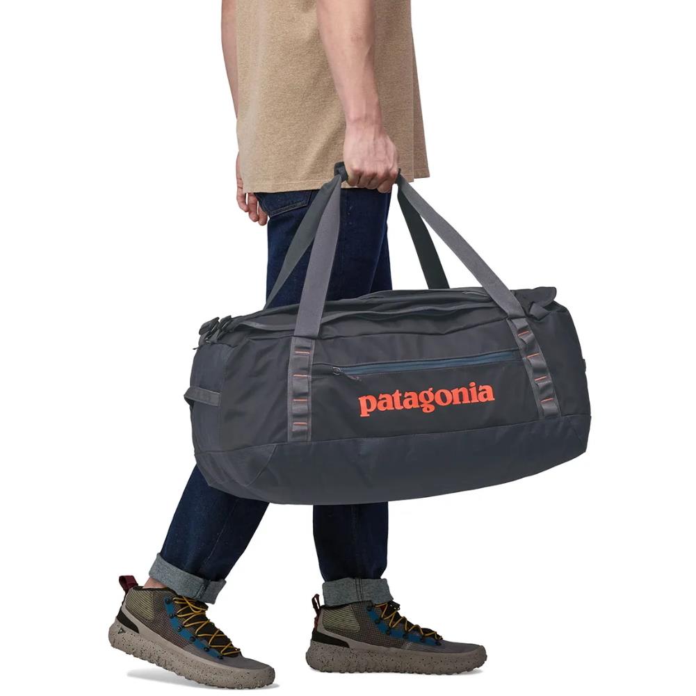 Patagonia Black Hole Duffel Bag 55L (Smoulder Blue) carring