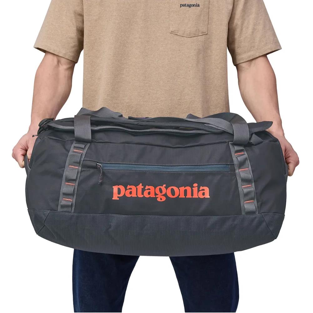 Patagonia Black Hole Duffel Bag 55L (Smoulder Blue) holding