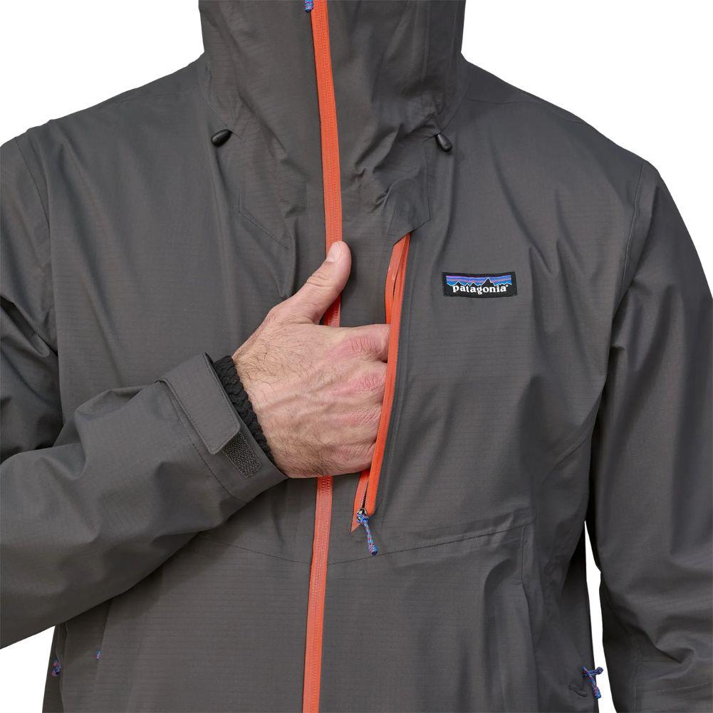 Patagonia Men&#39;s Granite Crest Jacket (Forge Grey) hand in side pocket