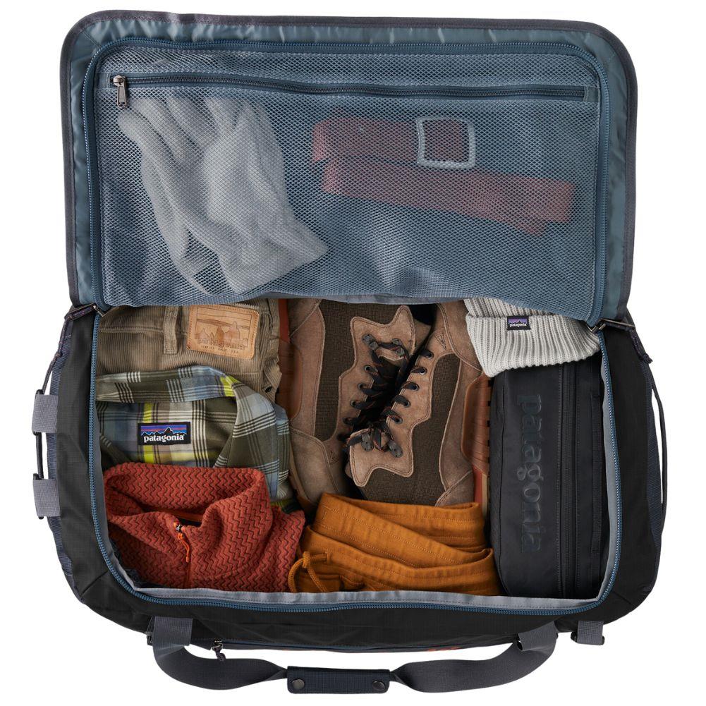 Patagonia Black Hole Cube 6L (Unity Text: Ink Black) in luggage