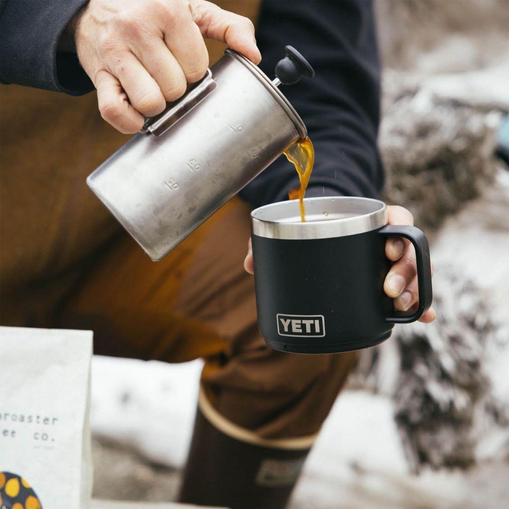 YETI Rambler 14 OZ (414ml) Stackable MS Mug (Rescue Red) pouring