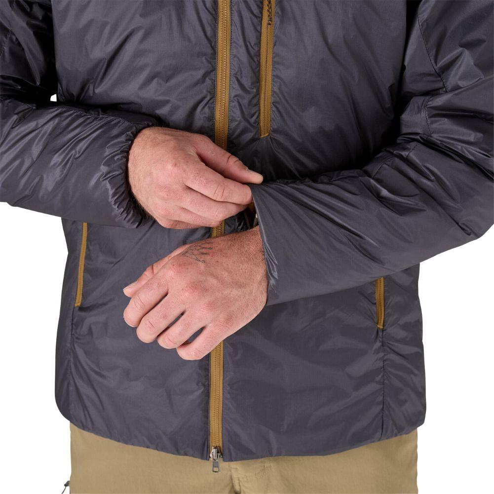 Patagonia Men&#39;s DAS Light Hoody - L (Smolder Blue) sleeve