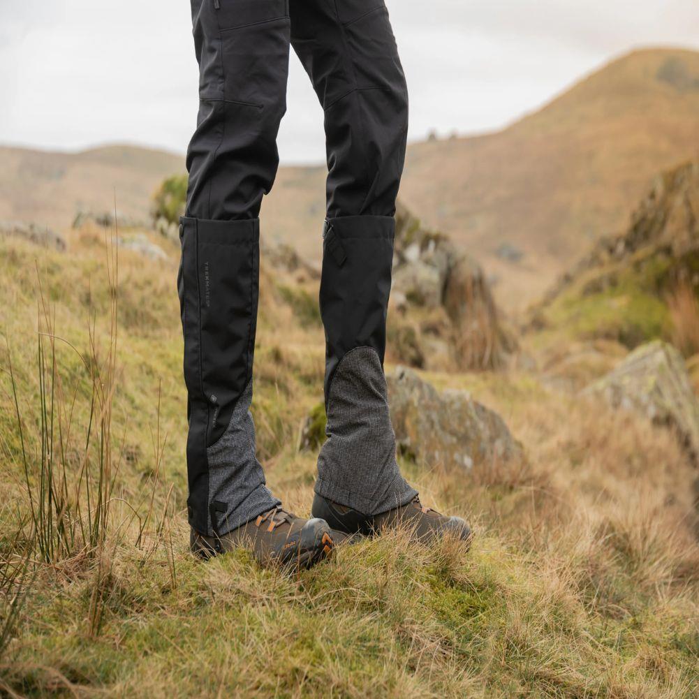 Trekmates Cuillin GTX Gaiter (Black) grass