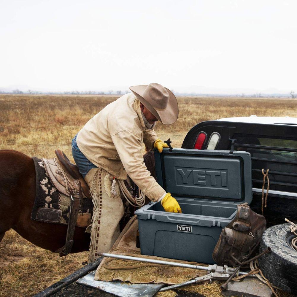 Yeti Tundra 45 Cool Box (Harvest Red) horseback