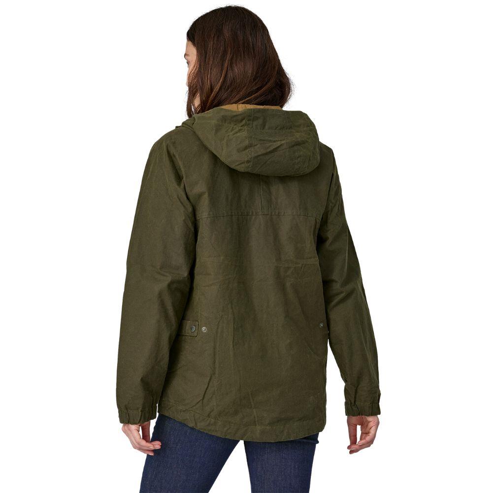 Patagonia Men&#39;s Waxed Cotton Jacket (Basin Green) model woman