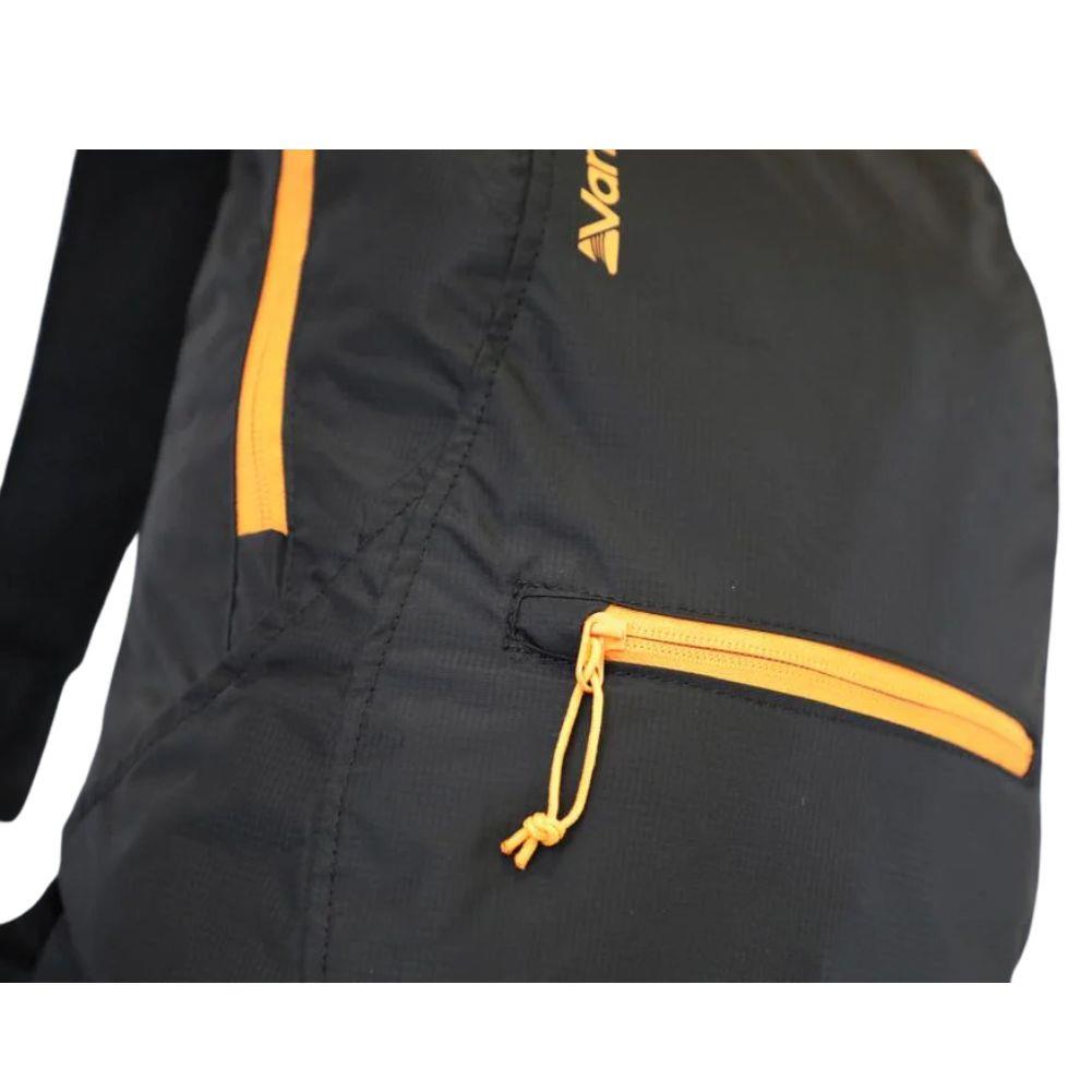 Vango Pac 15L Backpack (Black) close up zipper