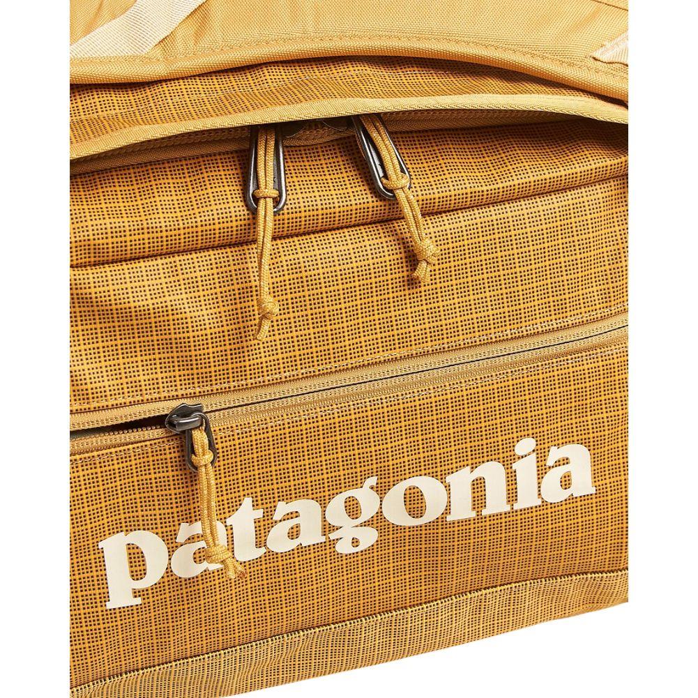 Patagonia Black Hole Duffel 40L (Pufferfish Gold) close up logo