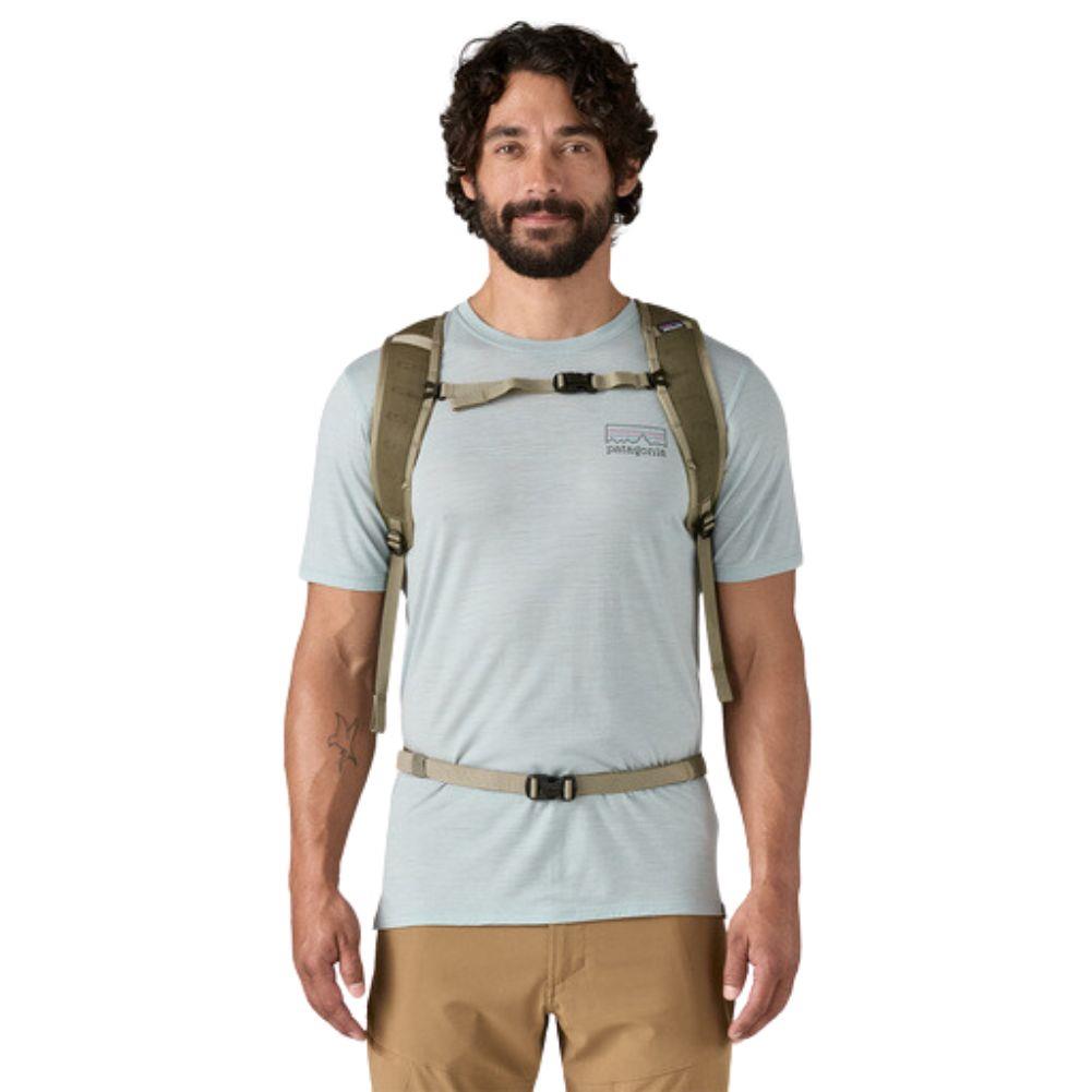Patagonia Terravia Pack 14L - M (River Rock Green) front model