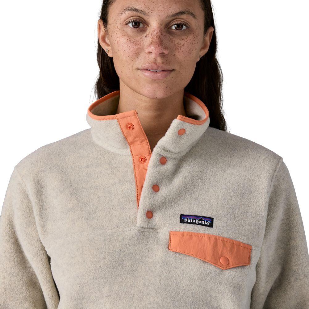 Patagonia Women&#39;s Lightweight Synchilla Snap-T Fleece Pullover (Oatmeal Heather/Heirloom Peach) close up