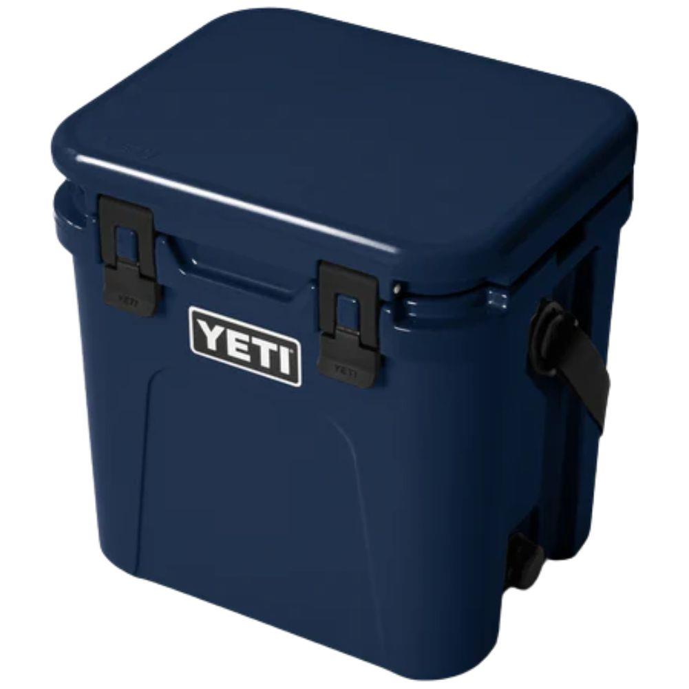 Yeti Roadie 24 Cool Box 2.0 (Navy) lid close