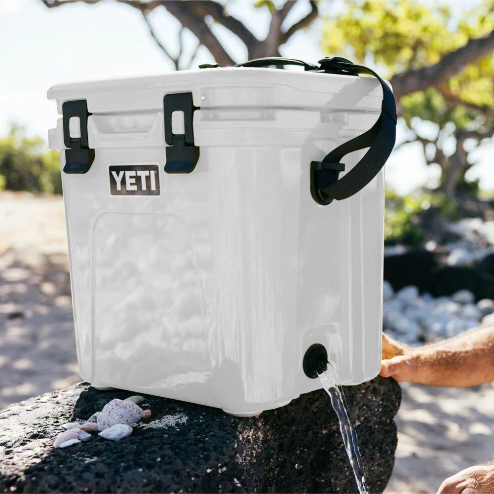 Yeti Roadie 24 Cool Box 2.0 (Ultramarine Violet) rock