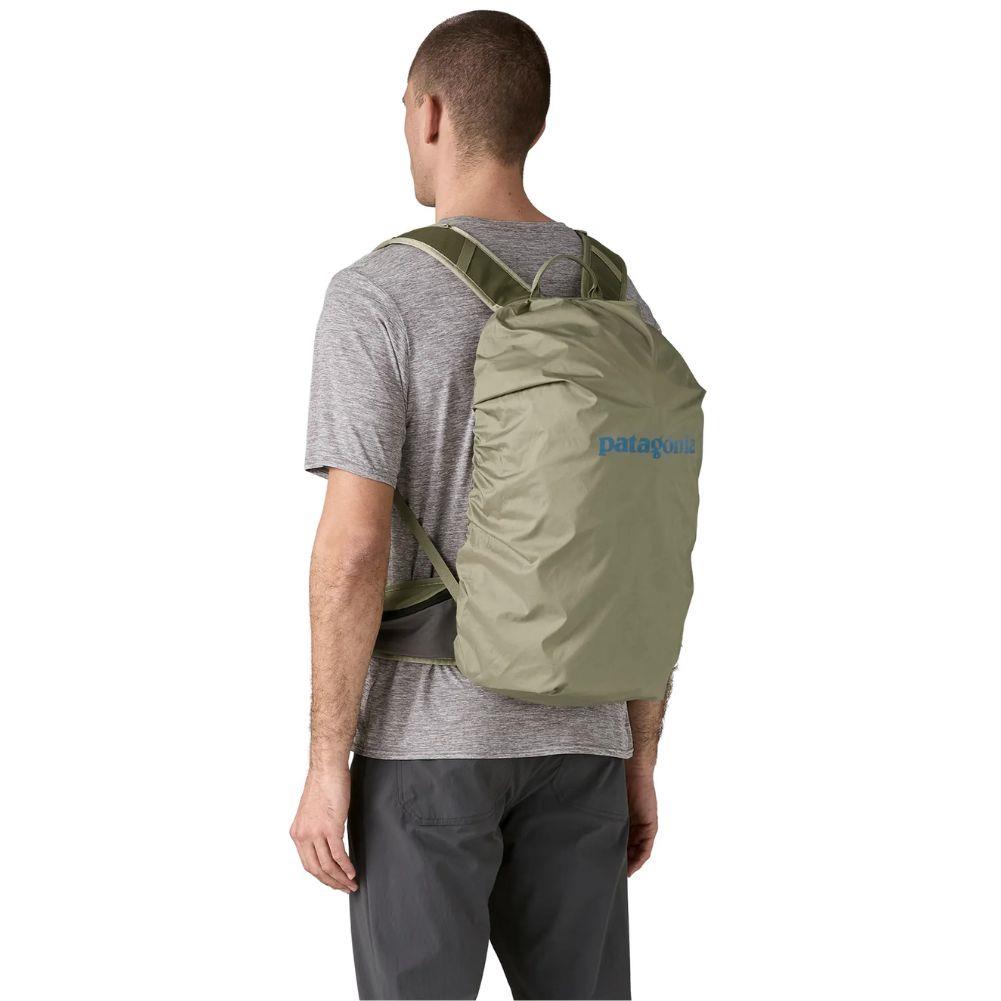 Patagonia Terravia Pack 22L (River Rock Green) man back cover