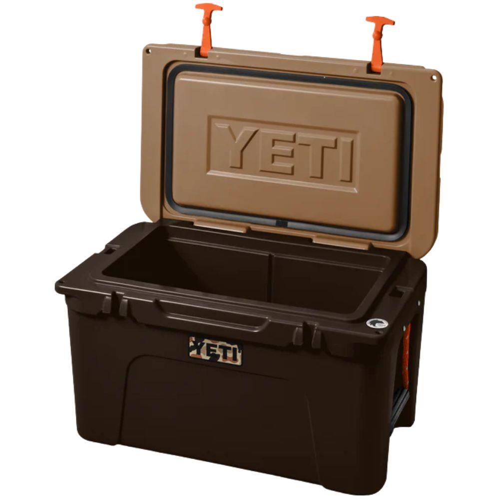 Yeti Tundra 45 Cool Box (Wetlands Camo) lid open