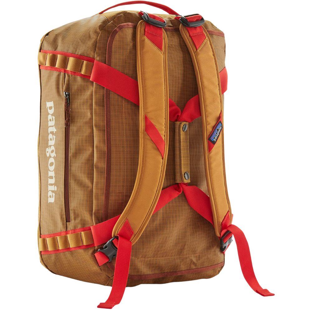 Patagonia Black Hole Duffel 40L (Talon Gold) straps