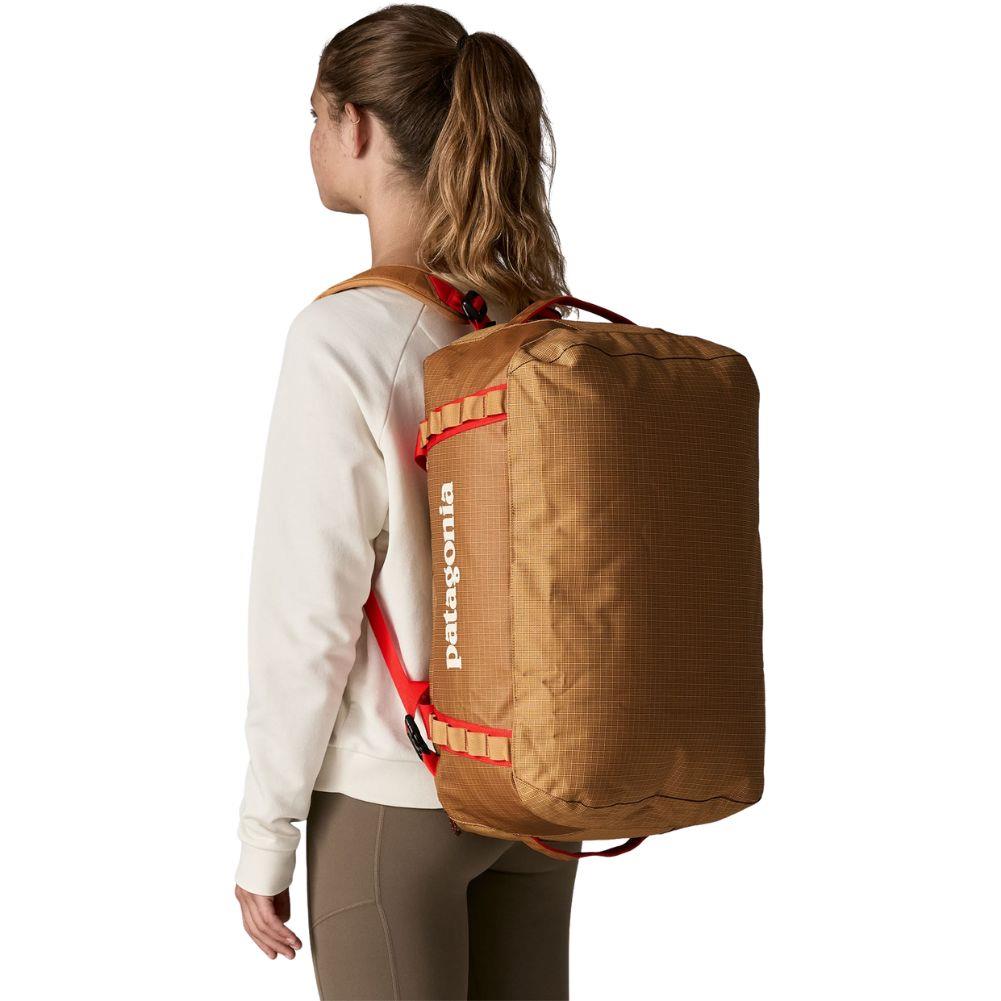 Patagonia Black Hole Duffel 40L (Talon Gold) carry