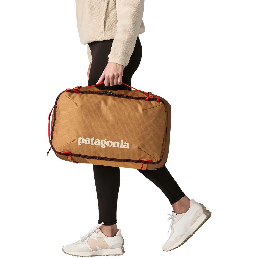 Patagonia Black Hole Mini MLC 30L (Talon Gold) carry