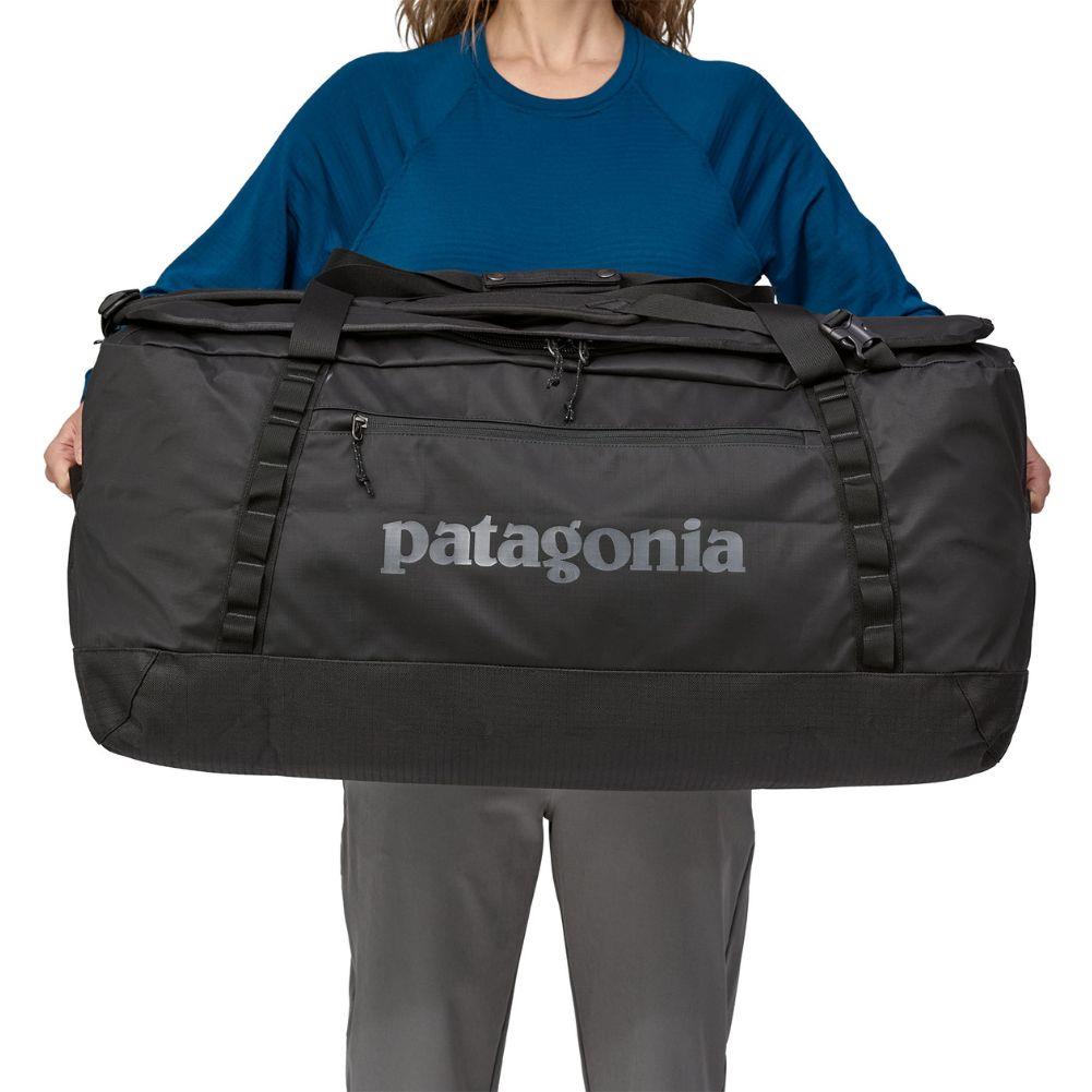 Patagonia Black Hole Duffel Bag 100L (Black/Black) holdfing