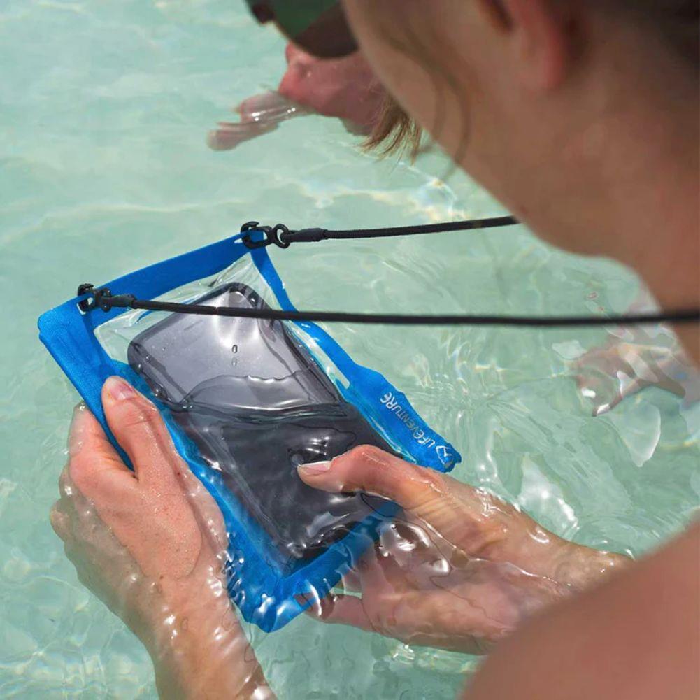 Lifeventure Hydroseal Phone Case water
