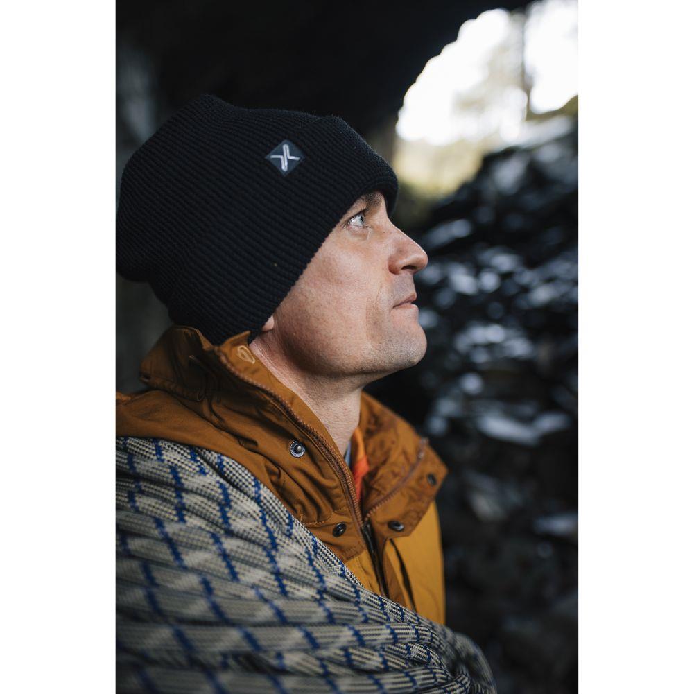 Extremities (by Terra Nova) Contour Waterproof Beanie (Black) prolfile
