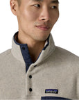 Patagonia Men's Lightweight Synchilla Snap-T Fleece Pullover (Oatmeal Heather w/Smolder Blue) neck
